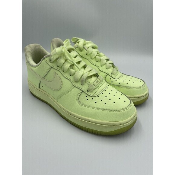Nike Air Force 1 Essential Volt Glow Air Force 1 Size 7 - Picture 1 of 11